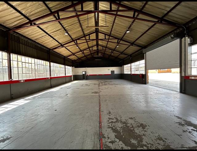 1,000M² WAREHOUSE TO LET IN WYNBERG